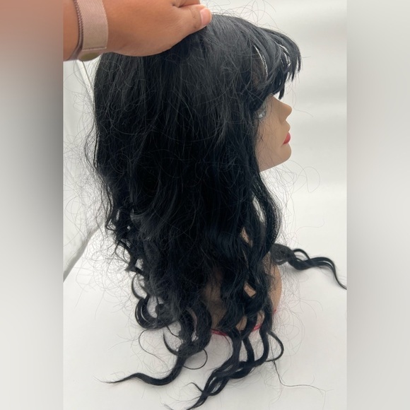 Black Long Wavy Wig With Bangs. - Picture 4 of 10